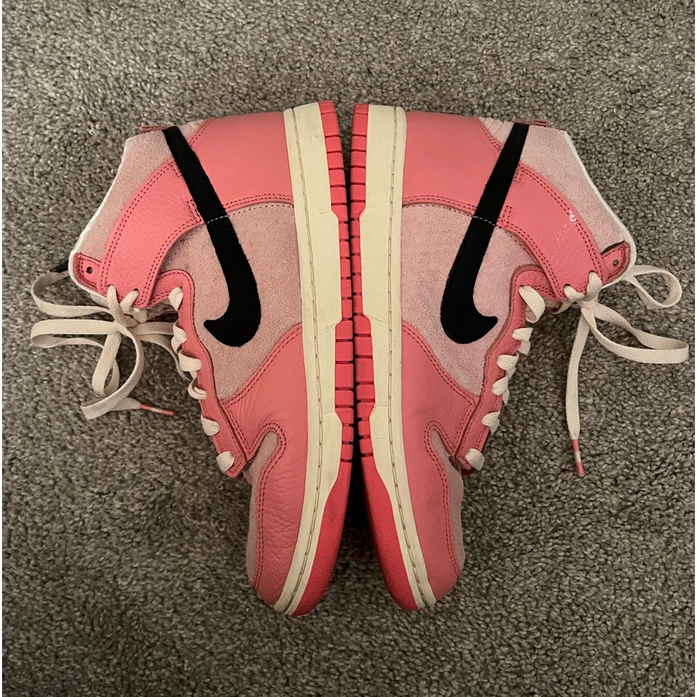 Nike Pink/Black Sneakers